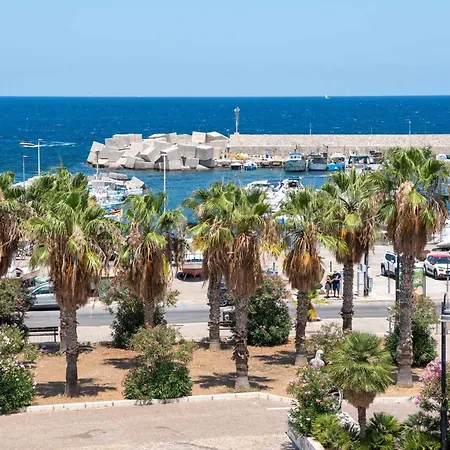 بيت ضيافة Azzurro Mare *