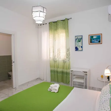 بيت ضيافة Azzurro Mare *
